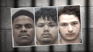 3 arrested after armed theft in Harlem, deputies say