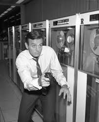 Mike Connors Mannix Connors Died In January 2017 Age 91 Check Out Those Cool Computers Which Would Probably Fit I Classic Television Mike Connors Retro Tv