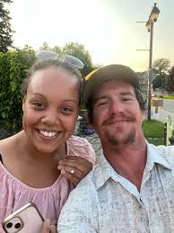 Can someone replace the ring in the second picture?