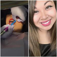 Can someone remove the lipstick stain from my friends teeth