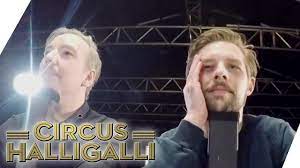 Circus halligalli, duell um die welt, die beste und als model kann sie natürlich eins besonders gut: Aushalten Nicht Lachen Tag Team Edition Vol 2 Teil 3 Circus Halligalli Prosieben Youtube