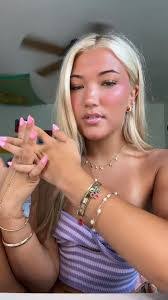 Marissa Gauthier's Instagram, Twitter & Facebook