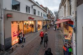 De gemeente telde op 1 januari 2021 ongeveer 41.922 inwoners en heeft een oppervlakte van 34,81 km². Tiel Mikt Op Kleiner Winkelhart Voor Mooiere Binnenstad We Hebben Gewoon Teveel Winkeloppervlak Tiel Gelderlander Nl