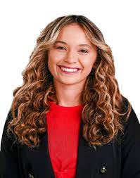 Renee Starr's Instagram, Twitter & Facebook