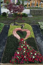 Grabstein Landesgartenschau Nrw 2017 Roter Travertin Kettelgerdesmarmor Bepflanzung Gartengestaltung Ideen Grabgestaltung