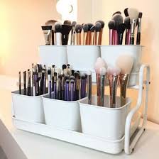 Rangement Maquillage Trucs Et Astuces Pour Les Organiser Rangements Maquillage Produits De Beaute Loge De Maquillage