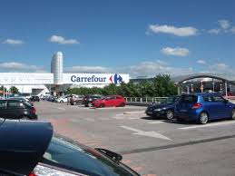 Outsunny table de jardin pliable table pliante carrée dim. Car Park With Carrefour In The Distance Picture Of Centre Commercial De La Toison D Or Dijon Tripadvisor