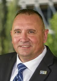 C O M M E N C E M E N T