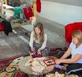 🌺Ndajme me ju ngrohtesine e punishtes tone., Punishtja "Qilima Tradicional  Zana Hoxha" Elbasan, Cdo dite ne kete vend thurim me penj leshi traditen  tone shekullore., Fije pas fije , vit pas viti ...