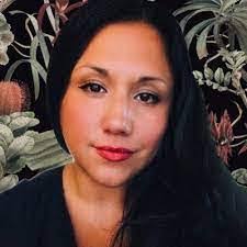 Alisha Crowe's Instagram, Twitter & Facebook