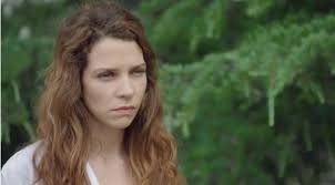 Voir et revoir toutes les émissions, programmes, directs, extraits et bonus de la rtbf. Mort De Yolande Dans Plus Belle La Vie Ete 2018 Lea Rate Son Operation Au Bloc Plus Belle La Vie Nouveautes Tele Com