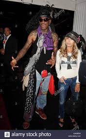 Carmen electra was under the spotlight after her participation in michael jordan's documentary 'the last dance'. Dennis Rodman Carmen Electra Stockfotos Und Bilder Kaufen Alamy