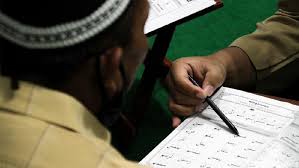 Imam syafi'i pernah berkata, ta'allam falaisal mar. Hukum Menuntut Ilmu Dalam Islam Begini Penjelasannya