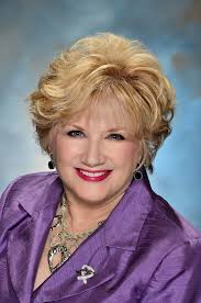 Mary Kallemeyn with Mary Kay