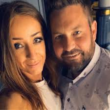 Reanne Evans MBE (born 25 October 1985) is an English professional snooker  player and a pundit for televised snooker coverage. She also competes