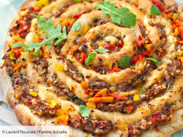 Une recette traditionnelle de tomates farcies à la viande, le riz est cuit en même temps que les tomates et un coulis de tomates vient quelles viandes utiliser pour les tomates farcies avec le riz autour? Viande Hachee Nos 10 Idees De Recettes Faciles Et Gourmandes Pour Sublimer Le Quotidien Femme Actuelle Le Mag