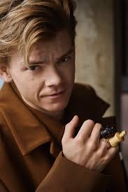 Godless In 2020 Thomas Brodie Sangster Thomas Sangster Thomas Brodie