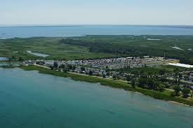 There are more than 60 known species of birds and … Camping Macdonald Turkey Point Marina
