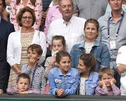 Roger federer withdraws from this year's french open because of back injury. Glosse Roger Federer Und Das Milliarden Marchen