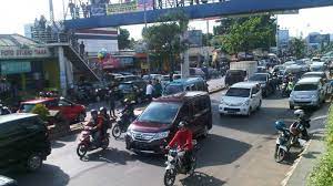 Tak bayar thr & potong gaji karyawan. Innova Terbakar Arus Lalin Jalan Za Pagar Alam Sempat Macet Tribun Lampung