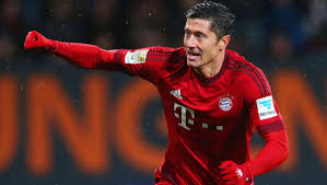 Do tej pory w czternastu spotkaniach strzelił osiemnaście bramek i zanotował pięć asyst. Augsburg Bayern 1 3 Dwa Gole Lewandowskiego Sport Tvp Pl