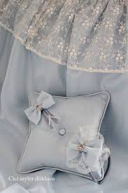 Taki Yastigi Lahusa Taci Ve Bebek Yatagi Suslemesi Bebek Bebek Yatagi Yastiklar