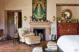 Mission style homes and other spanish influenced styles like spanish colonial, mediterranean revival, and monterey all add a beautiful counterpoint to the standard frame houses built in neighborhoods across the southwest, texas & florida. Eye For Design Decorating In Old Spanish Colonial Style