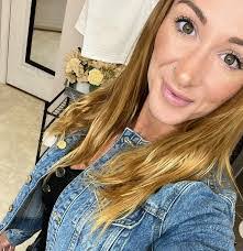 Carla Dillon's Instagram, Twitter & Facebook