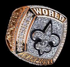 Jun 16, 2021 · a loyal patriots fan noticed someone was selling wilfork's super bowl rings in an online sports memorabilia community and notified the authorities. Put A Ring On It Saints Fans Line Up Before Games To Try On Super Bowl Ring Entertainment Life Nola Com