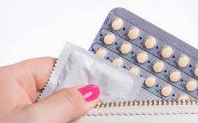 16 temmuzda reglim bitti 22 temmuzda iliskiye girdim ve 13 saat sonra ella ertesi gun hapi kullandim hamile olabilirmiyim acil cevap lutfen bazi hamilelik belirtilerim var gogus uclarinda renk degisimi gbi. Ertesi Gun Hapinin Yan Etkileri Nelerdir