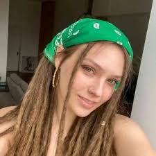 Dionne Ray (@dionne_ray)