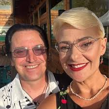 80s EDITION: Another week of finish the lyrics! Can you guess the rest of  the verse? Comment if you know it 😏🎶 . . . . . . #FinishTheLyrics  #karaokenight #karaoke #music #