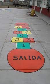 El clásico juego de ajedrez, con opción a jugar con personas random o amigos. 8 Ideas De Juegos Para El Piso Juegos De Patio Juegos Juegos Para Pintar