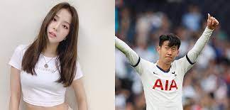 Được biết, nữ ngôi sao đã đến cổ vũ cho cầu thủ son heung min và chụp lại khoảnh khắc mà anh ghi bàn thắng trên sân cỏ với những chú thích như. Jisoo Blackpink A Assiste Au Match Tottenham Crystal Palace A Londres Hier Pour Encourager Heung Min Son K Gen
