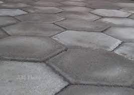 Tampilan batu alam pada halaman rumah. Memilih Lantai Untuk Luar Rumah