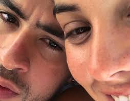 Karol g le manda mensaje a la cantante. Bad Bunny Presume A Su Novia Y Las Redes Estallan Tendencias Los40 Colombia