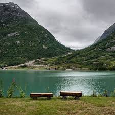 En ny debatt om medlemskap er derimot ikke sannsynlig i overskuelig framtid. Here With You Norwegen Norwgen Norge Fjord Idylle Veitastrond See Idylle Natur Fjord Instagram Natural Landmarks