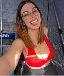 Introduction and personal photo sharing in a group