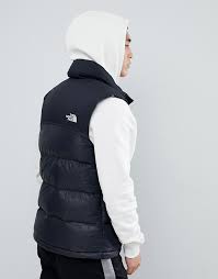 Super doudoune sans manche the north face nupste 700, très peu portée en excellent état. The North Face International Limited Capsule Nuptse Schwarze Daunenjacke Mit Flaggenprint Asos