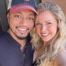 Mandy Morris's Instagram, Twitter & Facebook