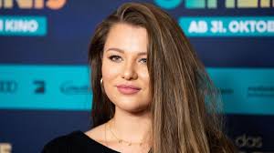 Gal gadot is an israeli actress, singer, martial artist, and model. Joelina Drews Uber Falsche Schonheitsideale Selbstliebe Und Den Playboy