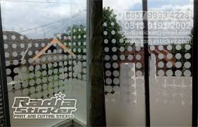 Sticker cutting atau yang sering di sebut dengan cutting sticker hampir kebutuhan semua kalangan, karena media tempel bisa saja berupa kaca, tembok, hpl, aluminium composite panel, melaminto, besi, kayu dan lain lain. Stiker Sandblast Cutting Kaca Jendela Sandblast Cutting Tempat Jual Stiker Sandblast Cutting Kaca Jendela Radja Sticker