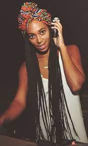 25 Coiffures A Realiser Quand On Porte Des Tresses Coiffure Rajout Cheveux Cheveux