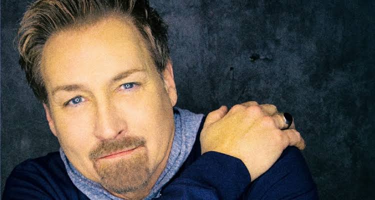 Michael English invites you to join the 'love revolution!' – CCM Magazine
