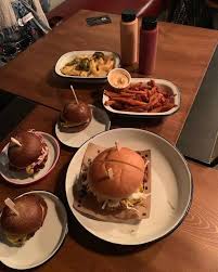 مطعم سكشن برجر الاسعار المنيو الموقع مطاعم جدة