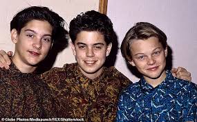 Molly bloom spills secrets on leonardo dicaprio and tobey maguire. Leonardo Dicaprio And Tobey Maguire Cut A Casual Figure As They Reunite For A Boys Night Out Daily Mail Online