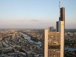 An antenna spire with a signal light on top gives the tower a total height of 300.1 m (985 ft). Commerzbank Tower