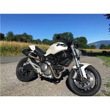 The motorcycle is propelled by a lightweight desmodue engine which delivers 84hp (64kw) at 8250rpm of. Short Titanium Black Roadsitalia Ducati Monster 696 796 1100