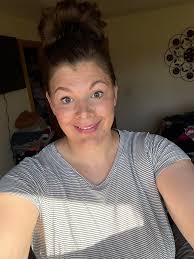 ✨Tip Tuesday ✨ The best way to get your tins out of your compact…use your  lid 👌. There is a perfect little lip