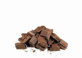 Pile Of Dark Chocolate Chunks Isolated On White Background Barras De Chocolate Sirope De Chocolate Caramelo De Chocolate
